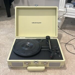 Crosley Premier Record Player w/ Speakers, Wireless Bluetooth & 2 Sinatra Vinyls
